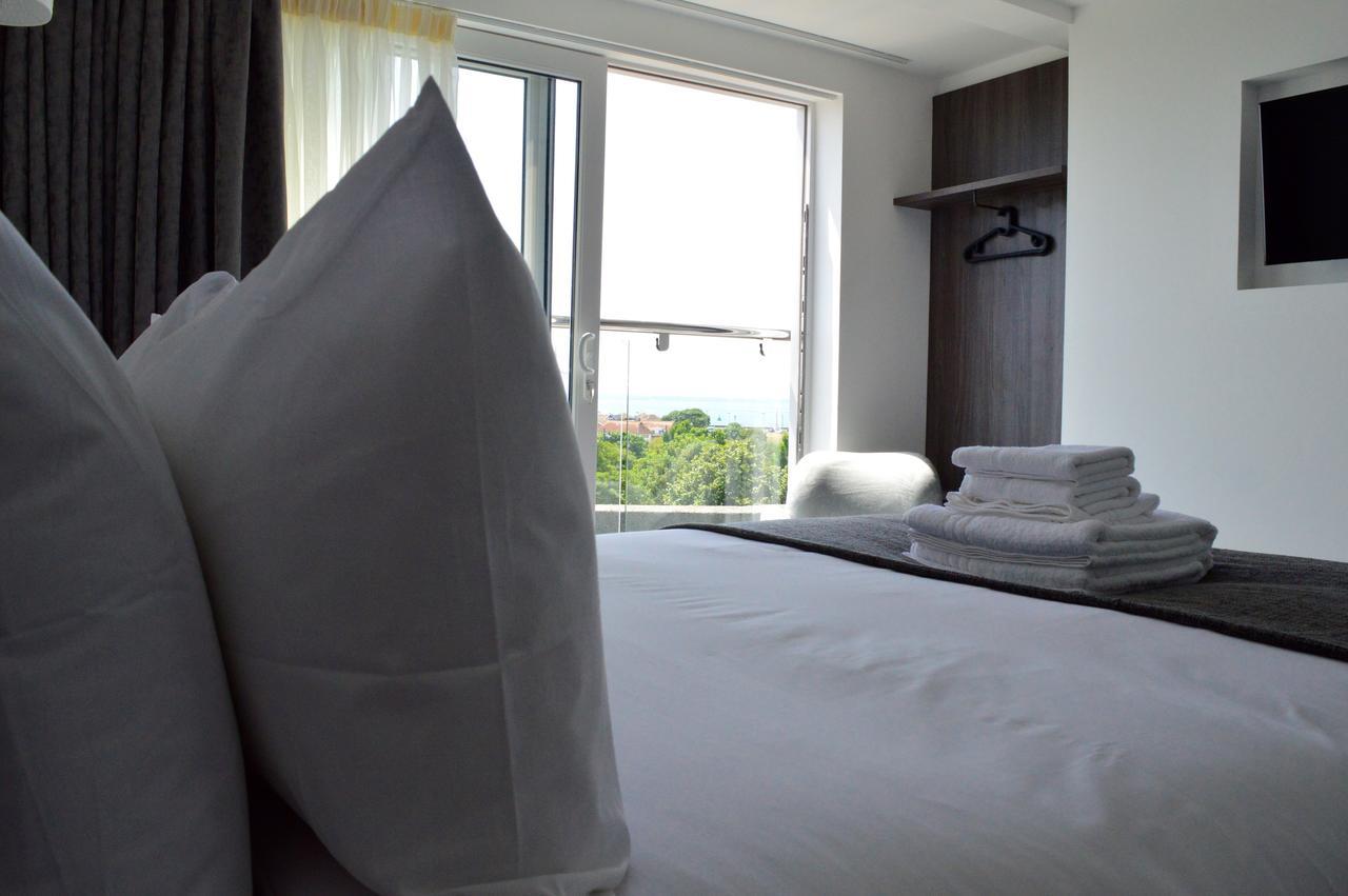 Q8 Boutique Hotel Портсмут Екстер'єр фото